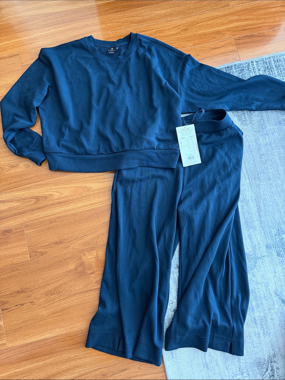 Danskin Navy Blue Two-Piece Cropped Sweatshirt & Wide Leg Pant Size M